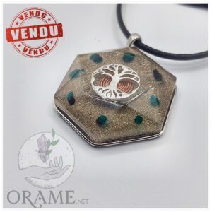 Orgonite à porter sur soi Pendentif Dioptase Arbre de vie orgonite artisanale vendue